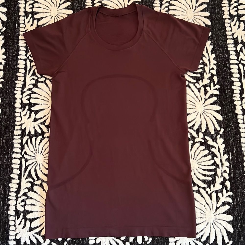 Lulu Lemon shirt. Size 6.